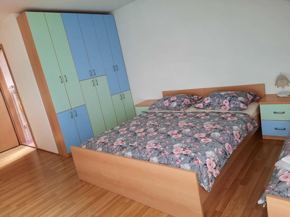 Villa Tourist Farm Lavrič à Vodice Extérieur photo